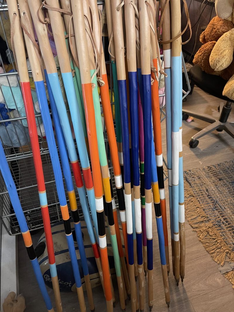 Bâton de marche en bois naturel – Image 2